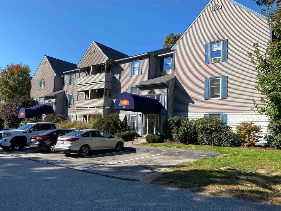 175 Eastern Ave in Manchester, NH - Building Photo