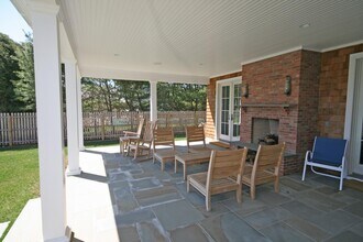 34 Old Field Ln in Southampton, NY - Building Photo - Building Photo