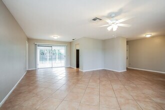 349 Bay Meadows Dr in Naples, FL - Building Photo - Building Photo