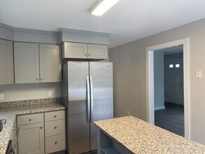 87 Grovner St in Hartford, VT - Building Photo - Building Photo