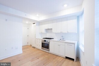 2869 28th St NW in Washington, DC - Building Photo - Building Photo