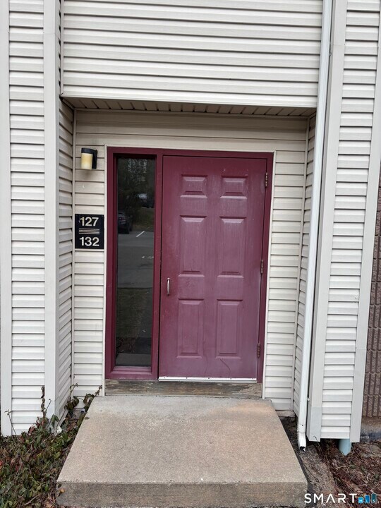 127 Burgundy Hill Ln in Middletown, CT - Building Photo