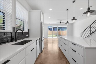 914 Taulbee Ln in Austin, TX - Building Photo - Building Photo