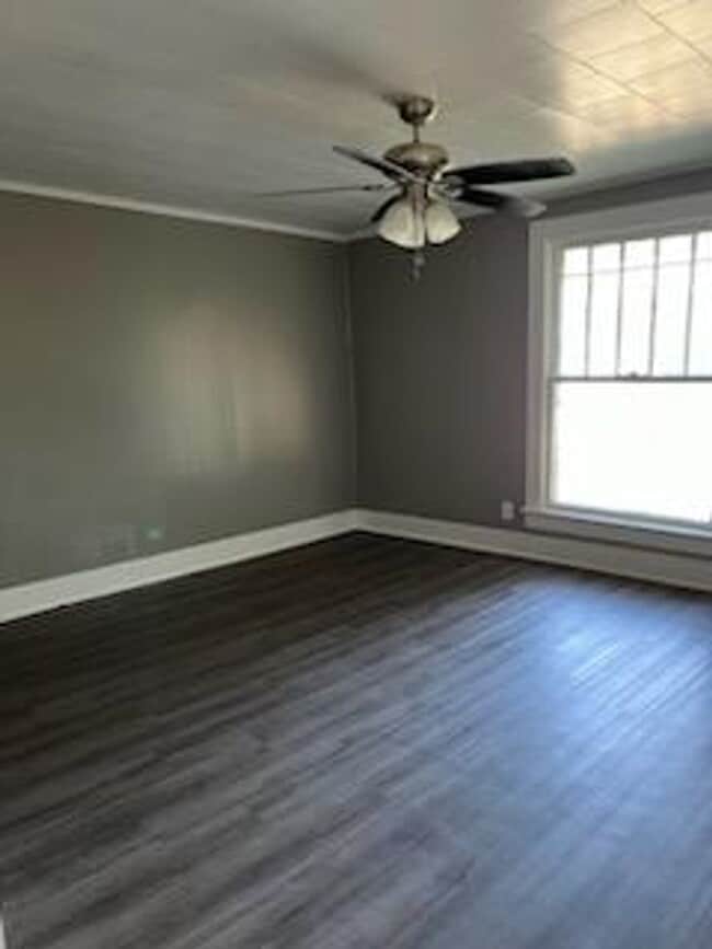 property at 515-01-02 W Broadway St