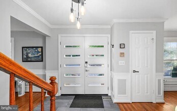 18505 Cabin Rd in Triangle, VA - Building Photo - Building Photo