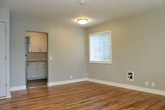 5535-5535 SE 17th Ave in Portland, OR - Building Photo - Building Photo