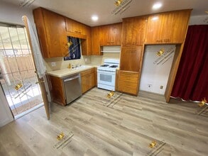 1173 E Sierra Ave in Tulare, CA - Building Photo - Building Photo
