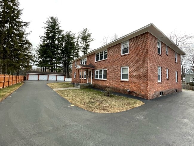 494 Kenwood Ave, Unit B2L