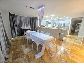 2575 S Tenaya Way, Unit 1 in Las Vegas, NV - Building Photo - Building Photo