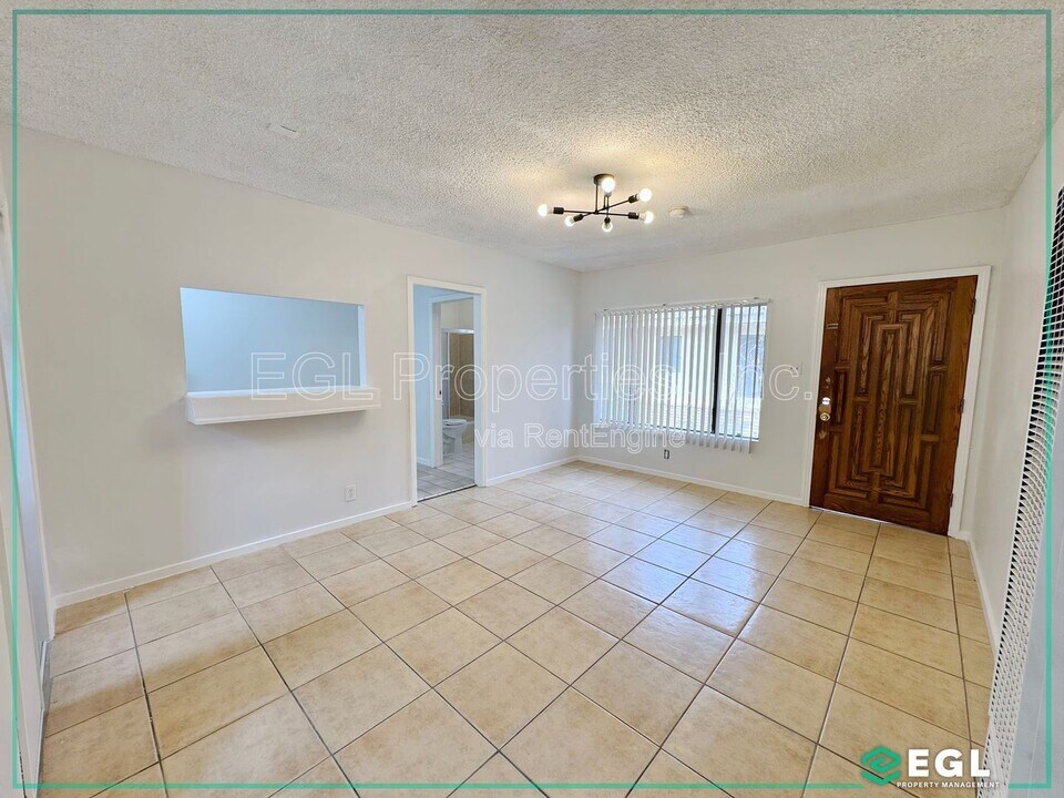 2826 12th Ave in Los Angeles, CA - Building Photo