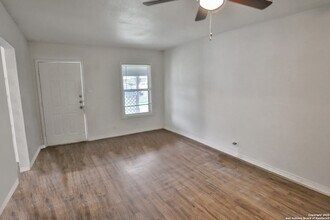 2426 Cincinnati Ave in San Antonio, TX - Building Photo - Building Photo