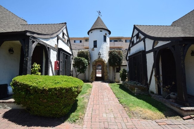 2906 Griffith Park Blvd