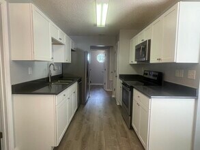 212 Lustan Dr in Crestview, FL - Building Photo - Building Photo