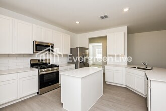 209 Pine St in Azle, TX - Building Photo - Building Photo