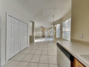 607 Grand Canyon Dr in Valrico, FL - Building Photo - Building Photo