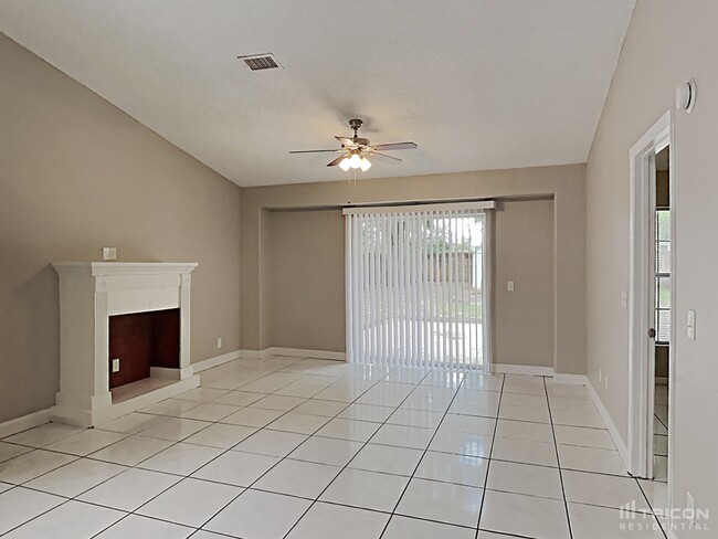 1317 Hatch Pl in Valrico, FL - Building Photo - Building Photo
