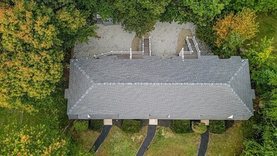 5 Debra Ln in Bellingham, MA - Foto de edificio - Building Photo