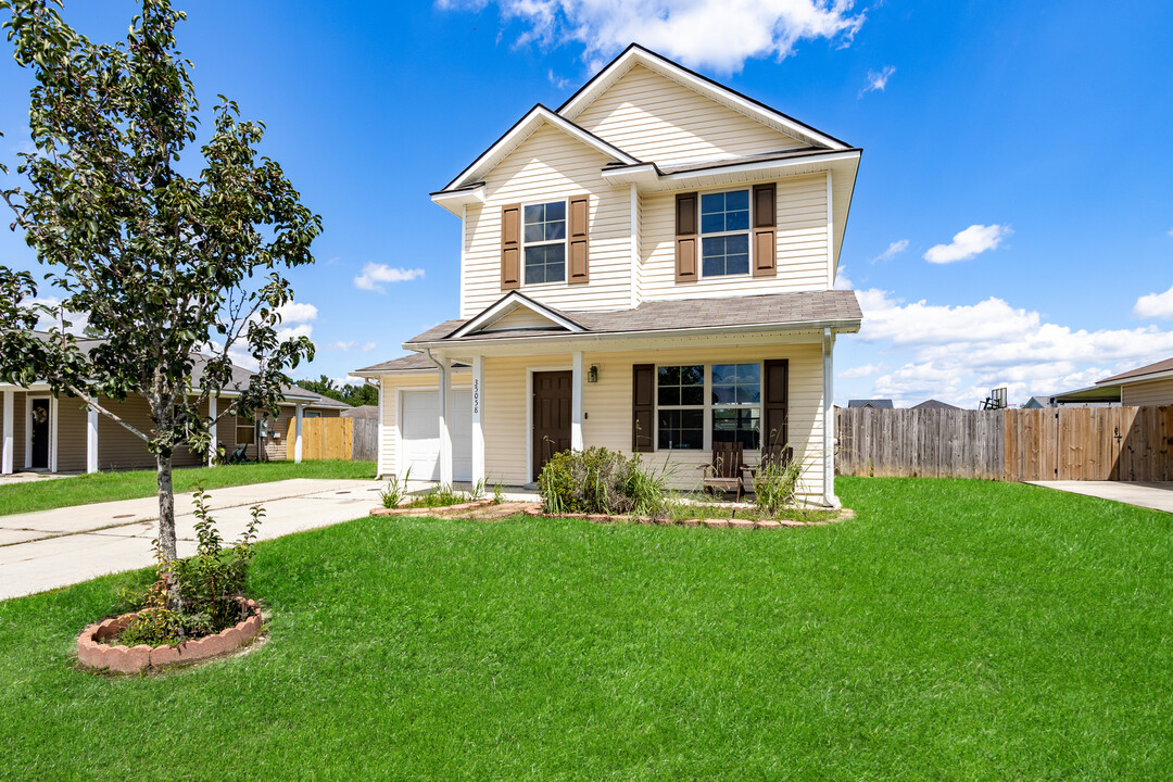 35058 Quail Creek Dr in Denham Springs, LA - Foto de edificio