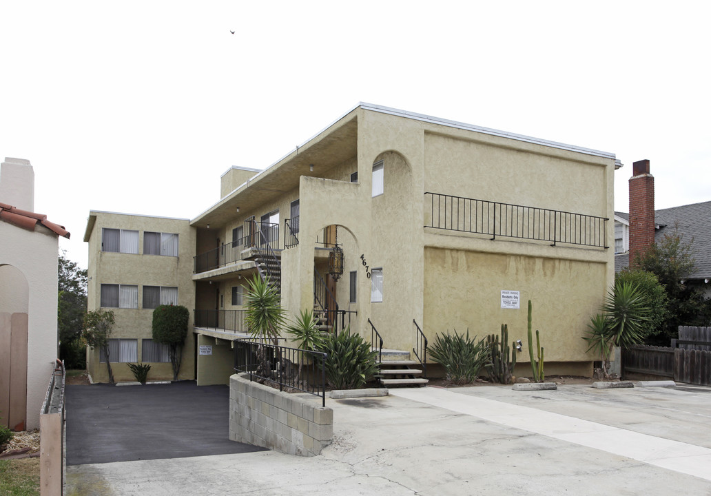 4670 Arizona St in San Diego, CA - Building Photo