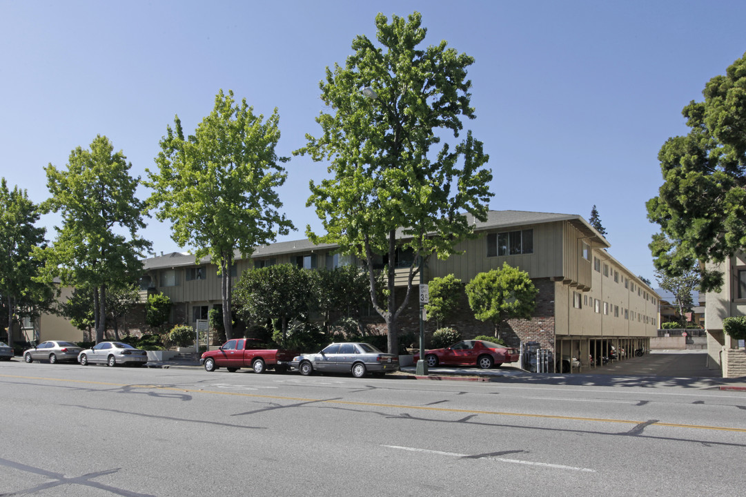 Casa Del Rey in Mountain View, CA - Building Photo