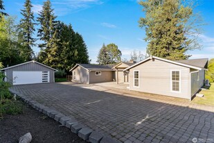 23720 Locust Wy in Bothell, WA - Building Photo