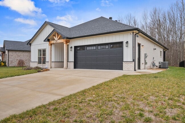 817 Brown Swiss Ct in Clarksville, TN - Building Photo - Building Photo