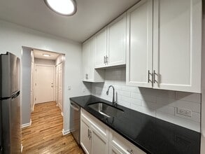 6954 N Sheridan Rd in Chicago, IL - Foto de edificio - Building Photo