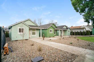 2164 Laurel Ave NE in Salem, OR - Building Photo - Building Photo