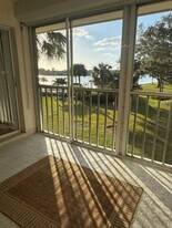 529 Mardel Dr, Unit 311 in Naples, FL - Building Photo