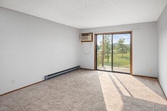 Greenfield Apartments in Grand Forks, ND - Foto de edificio - Building Photo