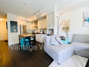 4380 Lakeshore Rd in Kelowna, BC - Building Photo - Building Photo