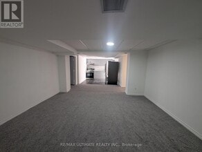 573 Sheppard Ave in Pickering, ON - Building Photo - Building Photo