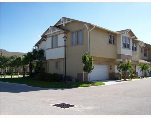 690 Pacific Grove Dr in West Palm Beach, FL - Building Photo - Building Photo
