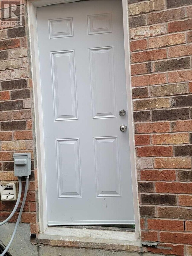 63 Clearfield Dr in Brampton, ON - Building Photo - Building Photo