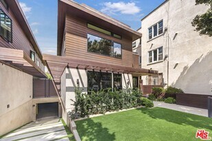 141 Hollister Ave in Santa Monica, CA - Building Photo