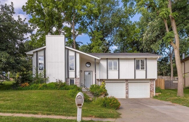 12750 Forestdale Dr in Bellevue, NE - Building Photo - Building Photo