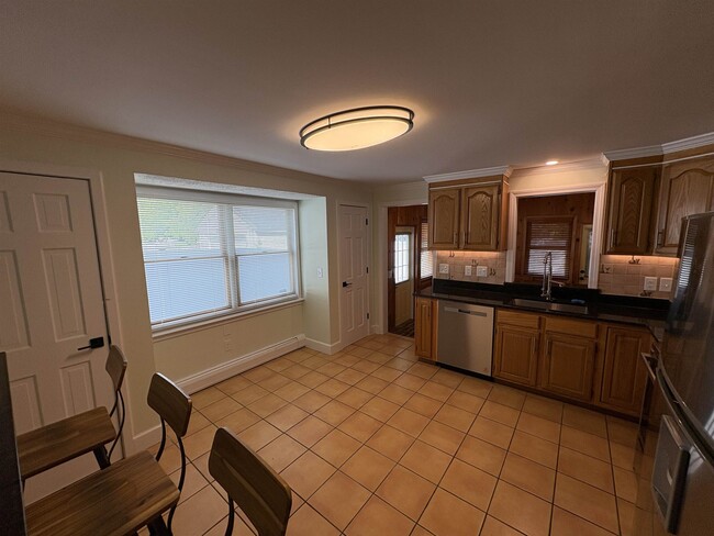 12 Taylor St in Nashua, NH - Building Photo - Building Photo