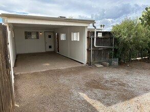 5400 W Calle Cayeus, Unit B in Tucson, AZ - Building Photo - Building Photo