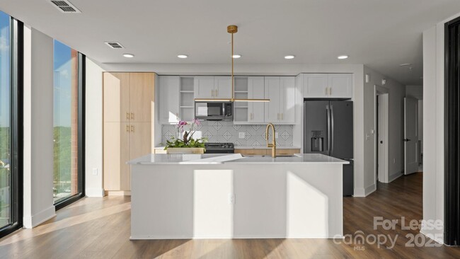 124 E Kingston Ave in Charlotte, NC - Building Photo - Building Photo