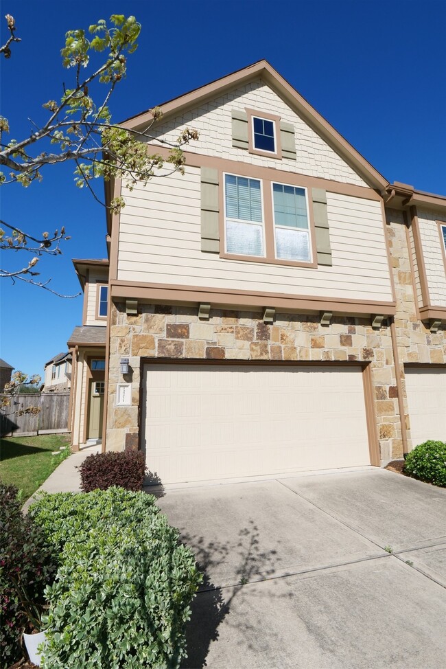 12211 Stellano Ln in Richmond, TX - Building Photo - Building Photo