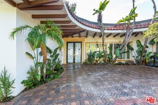 1491 Carla Ridge in Beverly Hills, CA - Building Photo