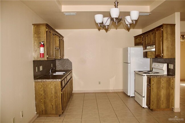 901 W Caffery Ave in Pharr, TX - Building Photo - Building Photo