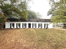 1809 Vaughn Ln in Montgomery, AL - Building Photo