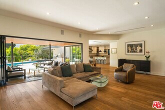 11460 Laurelcrest Rd in Los Angeles, CA - Building Photo - Building Photo