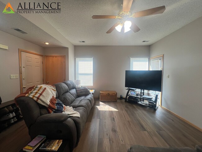 702 Goodrich Dr in Manhattan, KS - Building Photo - Building Photo