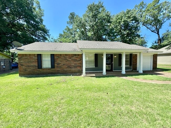 5595 Briarwood Dr in Horn Lake, MS - Building Photo - Building Photo