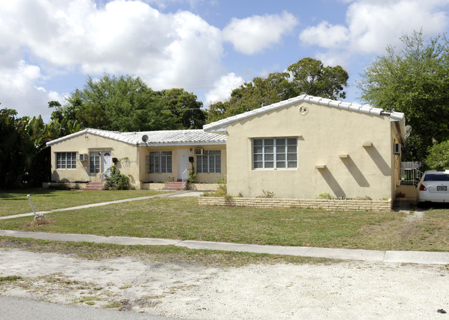 12250 NE 11th Ct in North Miami, FL - Building Photo - Building Photo