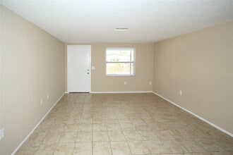 2037 Calusa Trail in Holiday, FL - Building Photo - Building Photo