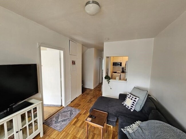 21 Boston St, Unit 2 in Boston, MA - Foto de edificio - Building Photo