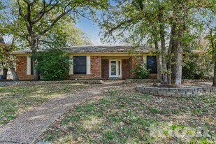 2819 Hedgeway Dr in Arlington, TX - Building Photo
